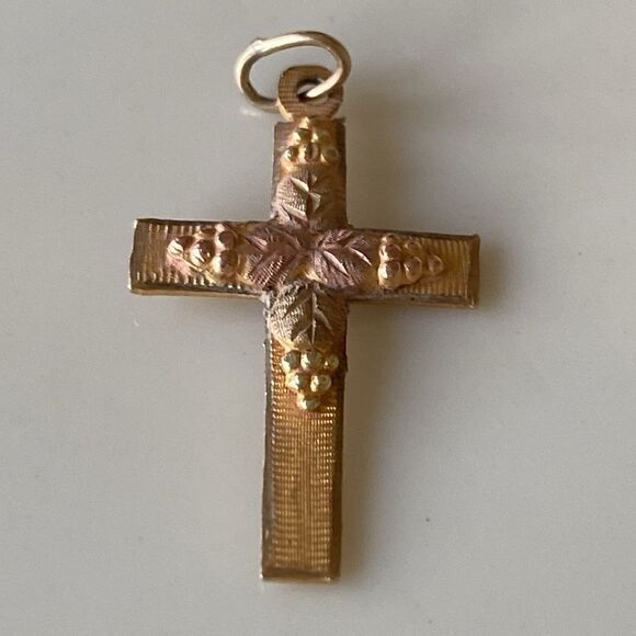 10k &12k Black Hills gold cross pendant - Picture 1 of 4
